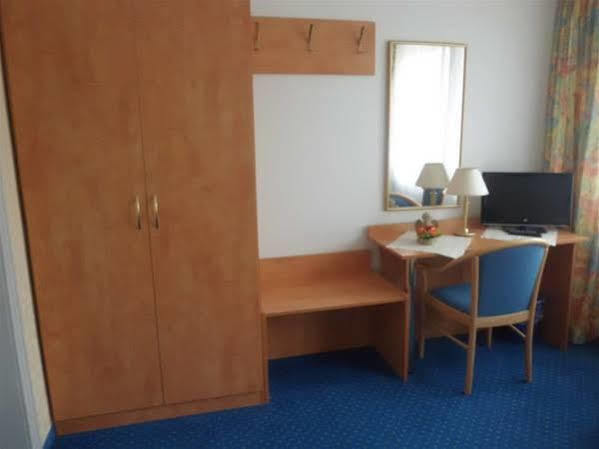 Hotel Zur Altstadt Целле Екстер'єр фото